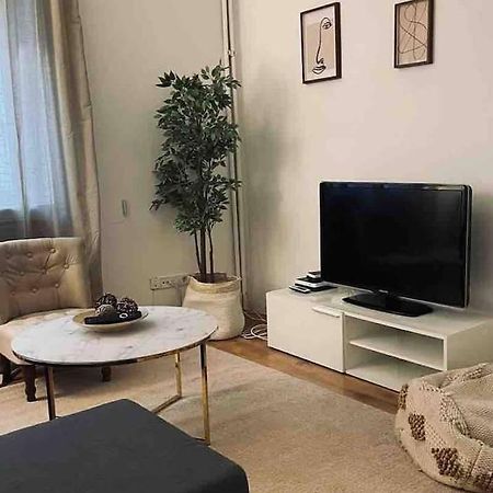 Excelente Piso De 3 Habitaciones En La Latina Madrid Exterior photo
