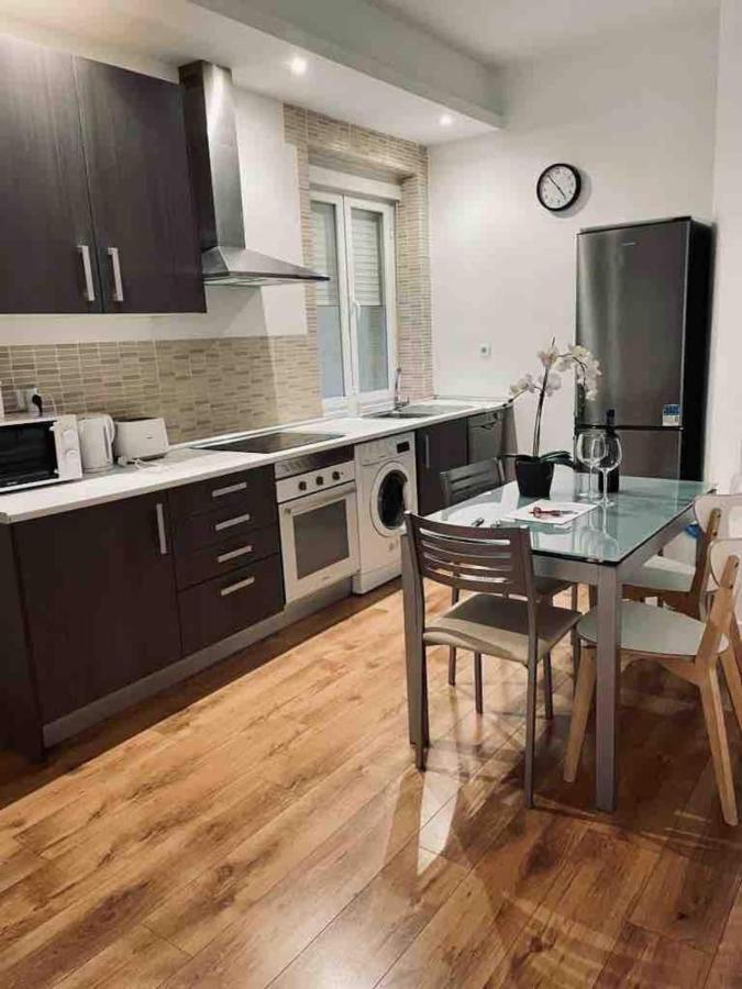 Excelente Piso De 3 Habitaciones En La Latina Madrid Exterior photo