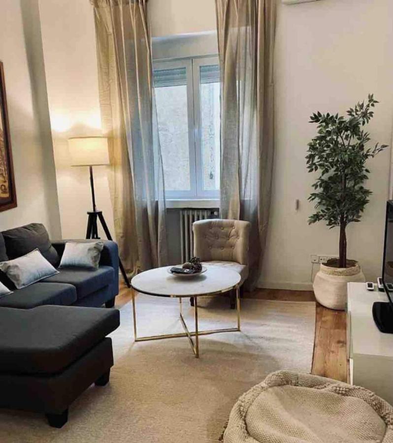 Excelente Piso De 3 Habitaciones En La Latina Madrid Exterior photo