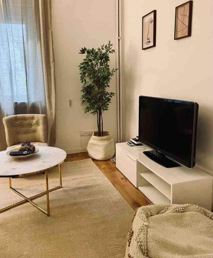 Excelente Piso De 3 Habitaciones En La Latina Madrid Exterior photo